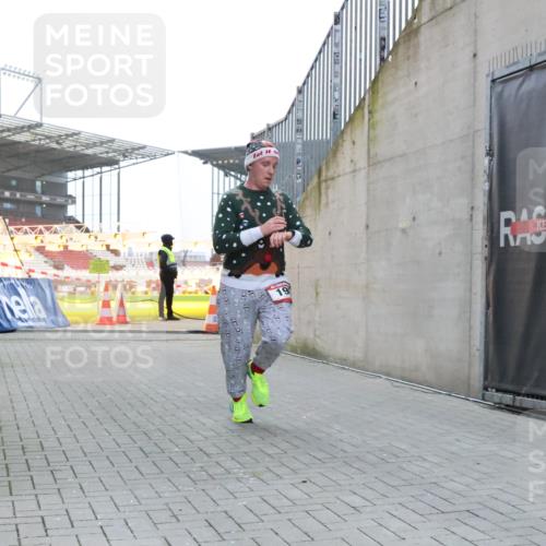 08.12.2024 - St. Pauli X-Mass-Run No. 14 H.Heesch http://msf.ph/oto/7495657 08.12.2024 09:59:55 Ziel 190, 431, 2746, 2762, 3156, 3157, 100, 190 meine-sportfotos.de