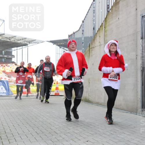 08.12.2024 - St. Pauli X-Mass-Run No. 14 H.Heesch http://msf.ph/oto/7495662 08.12.2024 10:07:59 Ziel 1092, 1152, 1153, 1274, 1685, 2505, 9, 11, 1297, 1685, 1867, 2350, 2501, 2504, 2505 meine-sportfotos.de