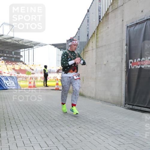 08.12.2024 - St. Pauli X-Mass-Run No. 14 H.Heesch http://msf.ph/oto/7495665 08.12.2024 09:59:55 Ziel 190, 431, 2746, 2762, 3156, 3157, 100, 190 meine-sportfotos.de