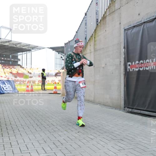 08.12.2024 - St. Pauli X-Mass-Run No. 14 H.Heesch http://msf.ph/oto/7495678 08.12.2024 09:59:55 Ziel 190, 431, 2746, 2762, 3156, 3157, 100, 190 meine-sportfotos.de