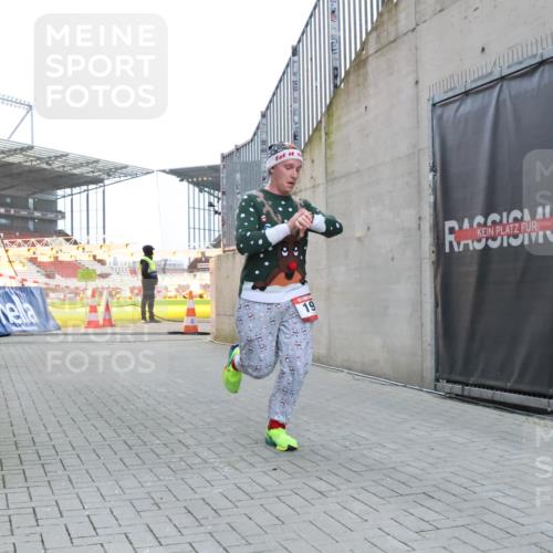 08.12.2024 - St. Pauli X-Mass-Run No. 14 H.Heesch http://msf.ph/oto/7495683 08.12.2024 09:59:55 Ziel 190, 431, 2746, 2762, 3156, 3157, 100, 190 meine-sportfotos.de