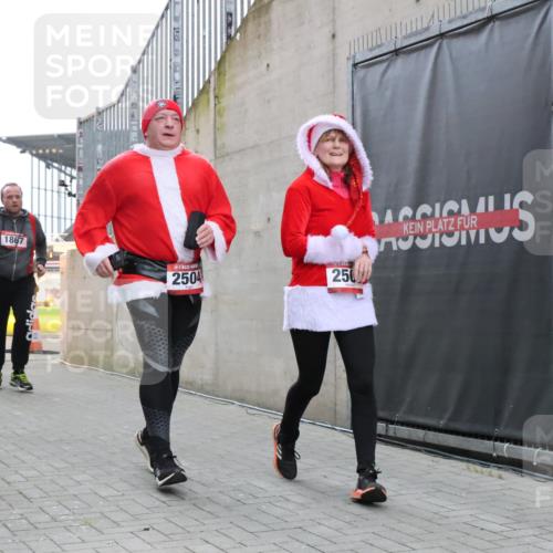 08.12.2024 - St. Pauli X-Mass-Run No. 14 H.Heesch http://msf.ph/oto/7495687 08.12.2024 10:08:00 Ziel 1092, 1152, 1153, 1274, 1685, 2504, 2505, 9, 11, 1297, 1685, 1867, 2350, 2501, 2504, 2505 meine-sportfotos.de