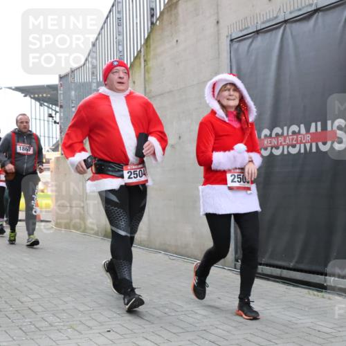 08.12.2024 - St. Pauli X-Mass-Run No. 14 H.Heesch http://msf.ph/oto/7495695 08.12.2024 10:08:00 Ziel 1092, 1152, 1153, 1274, 1685, 2504, 2505, 9, 11, 1297, 1685, 1867, 2350, 2501, 2504, 2505 meine-sportfotos.de