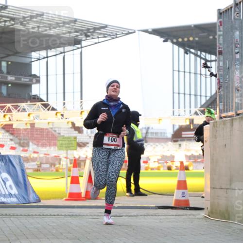08.12.2024 - St. Pauli X-Mass-Run No. 14 H.Heesch http://msf.ph/oto/7495734 08.12.2024 10:00:01 Ziel 190, 2762, 3156, 3157, 100, 2932 meine-sportfotos.de
