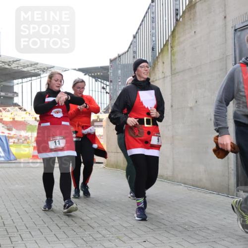 08.12.2024 - St. Pauli X-Mass-Run No. 14 H.Heesch http://msf.ph/oto/7495774 08.12.2024 10:08:03 Ziel 9, 1092, 1152, 1153, 1274, 1685, 1867, 2504, 2505, 9, 11, 1297, 1867, 2350, 2501 meine-sportfotos.de
