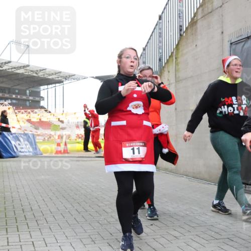 08.12.2024 - St. Pauli X-Mass-Run No. 14 H.Heesch http://msf.ph/oto/7495780 08.12.2024 10:08:04 Ziel 9, 11, 1092, 1152, 1153, 1274, 1685, 1867, 2504, 2505, 9, 11, 1297, 1867, 2350, 2501 meine-sportfotos.de