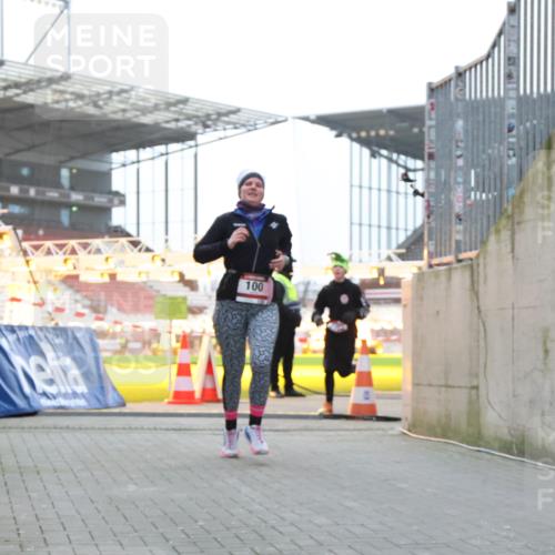 08.12.2024 - St. Pauli X-Mass-Run No. 14 H.Heesch http://msf.ph/oto/7495787 08.12.2024 10:00:01 Ziel 190, 2762, 3156, 3157, 100, 2932 meine-sportfotos.de