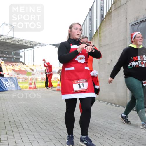 08.12.2024 - St. Pauli X-Mass-Run No. 14 H.Heesch http://msf.ph/oto/7495795 08.12.2024 10:08:04 Ziel 9, 11, 1092, 1152, 1153, 1274, 1685, 1867, 2504, 2505, 9, 11, 1297, 1867, 2350, 2501 meine-sportfotos.de