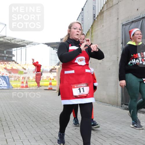 08.12.2024 - St. Pauli X-Mass-Run No. 14 H.Heesch http://msf.ph/oto/7495821 08.12.2024 10:08:05 Ziel 9, 11, 1092, 1152, 1153, 1274, 1685, 1867, 2350, 2501, 2504, 2505, 9, 11, 1297, 2350, 2501, 3010, 3012 meine-sportfotos.de