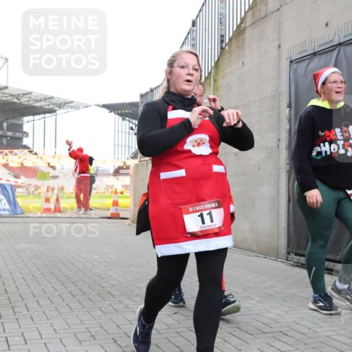 08.12.2024 - St. Pauli X-Mass-Run No. 14 H.Heesch http://msf.ph/oto/7495830 08.12.2024 10:08:05 Ziel 9, 11, 1092, 1152, 1153, 1274, 1685, 1867, 2350, 2501, 2504, 2505, 9, 11, 1297, 2350, 2501, 3010, 3012 meine-sportfotos.de