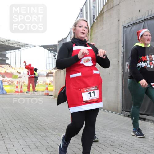 08.12.2024 - St. Pauli X-Mass-Run No. 14 H.Heesch http://msf.ph/oto/7495838 08.12.2024 10:08:05 Ziel 9, 11, 1092, 1152, 1153, 1274, 1685, 1867, 2350, 2501, 2504, 2505, 9, 11, 1297, 2350, 2501, 3010, 3012 meine-sportfotos.de
