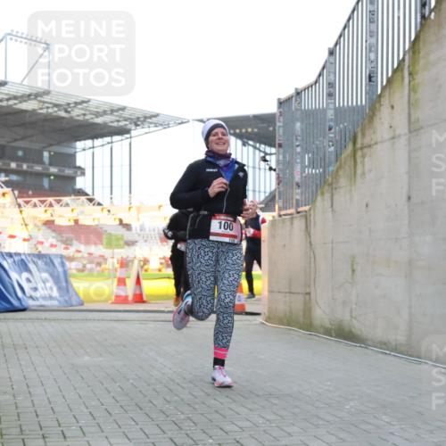 08.12.2024 - St. Pauli X-Mass-Run No. 14 H.Heesch http://msf.ph/oto/7495840 08.12.2024 10:00:02 Ziel 100, 190, 2762, 3156, 3157, 100, 2932 meine-sportfotos.de