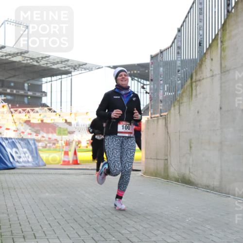 08.12.2024 - St. Pauli X-Mass-Run No. 14 H.Heesch http://msf.ph/oto/7495848 08.12.2024 10:00:02 Ziel 100, 190, 2762, 3156, 3157, 100, 2932 meine-sportfotos.de