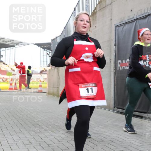 08.12.2024 - St. Pauli X-Mass-Run No. 14 H.Heesch http://msf.ph/oto/7495851 08.12.2024 10:08:05 Ziel 9, 11, 1092, 1152, 1153, 1274, 1685, 1867, 2350, 2501, 2504, 2505, 9, 11, 1297, 2350, 2501, 3010, 3012 meine-sportfotos.de