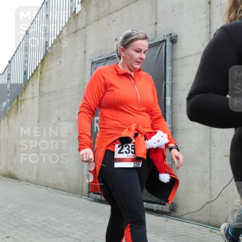 08.12.2024 - St. Pauli X-Mass-Run No. 14 H.Heesch http://msf.ph/oto/7495873 08.12.2024 10:08:06 Ziel 9, 11, 1092, 1152, 1153, 1274, 1685, 1867, 2350, 2501, 2504, 2505, 11, 1297, 2350, 2501, 3010, 3012 meine-sportfotos.de