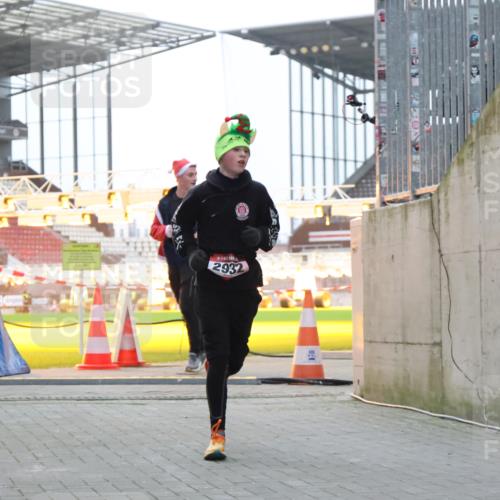 08.12.2024 - St. Pauli X-Mass-Run No. 14 H.Heesch http://msf.ph/oto/7495876 08.12.2024 10:00:03 Ziel 100, 190, 2762, 3156, 3157, 100, 2932 meine-sportfotos.de