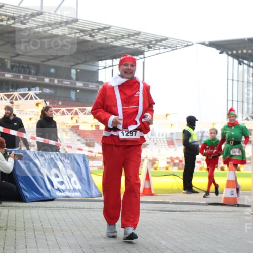 08.12.2024 - St. Pauli X-Mass-Run No. 14 H.Heesch http://msf.ph/oto/7495886 08.12.2024 10:08:08 Ziel 9, 11, 1092, 1152, 1153, 1297, 1685, 1867, 2350, 2501, 2504, 2505, 1297, 3010, 3012 meine-sportfotos.de