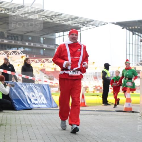 08.12.2024 - St. Pauli X-Mass-Run No. 14 H.Heesch http://msf.ph/oto/7495891 08.12.2024 10:08:08 Ziel 9, 11, 1092, 1152, 1153, 1297, 1685, 1867, 2350, 2501, 2504, 2505, 1297, 3010, 3012 meine-sportfotos.de