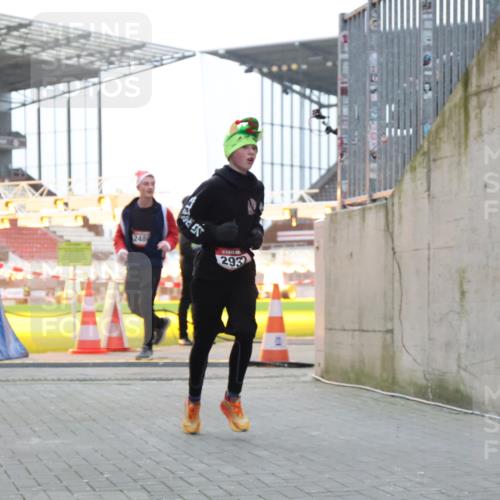 08.12.2024 - St. Pauli X-Mass-Run No. 14 H.Heesch http://msf.ph/oto/7495897 08.12.2024 10:00:03 Ziel 100, 190, 2762, 3156, 3157, 100, 2932 meine-sportfotos.de