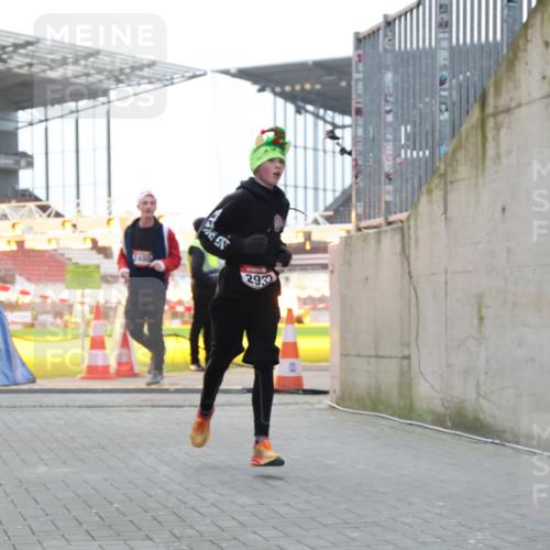 08.12.2024 - St. Pauli X-Mass-Run No. 14 H.Heesch http://msf.ph/oto/7495904 08.12.2024 10:00:03 Ziel 100, 190, 2762, 3156, 3157, 100, 2932 meine-sportfotos.de