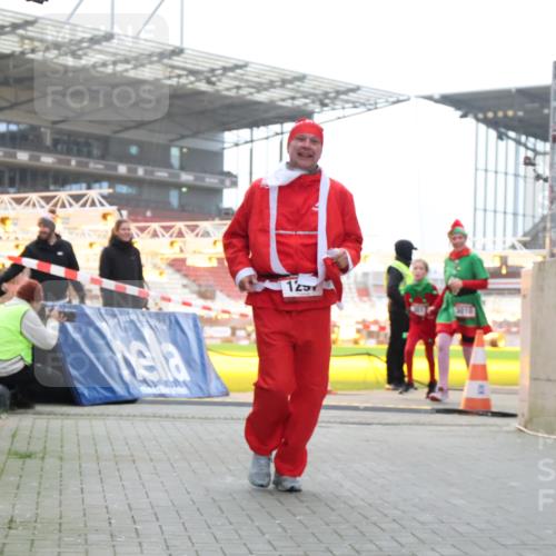08.12.2024 - St. Pauli X-Mass-Run No. 14 H.Heesch http://msf.ph/oto/7495916 08.12.2024 10:08:08 Ziel 9, 11, 1092, 1152, 1153, 1297, 1685, 1867, 2350, 2501, 2504, 2505, 1297, 3010, 3012 meine-sportfotos.de