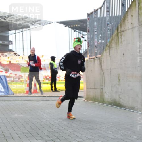 08.12.2024 - St. Pauli X-Mass-Run No. 14 H.Heesch http://msf.ph/oto/7495926 08.12.2024 10:00:04 Ziel 100, 190, 2762, 2932, 3156, 3157, 100, 2932, 3294 meine-sportfotos.de