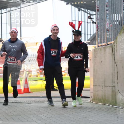 08.12.2024 - St. Pauli X-Mass-Run No. 14 H.Heesch http://msf.ph/oto/7495945 08.12.2024 10:00:10 Ziel 100, 2932, 123, 2478, 2480, 2739, 2958, 3294 meine-sportfotos.de
