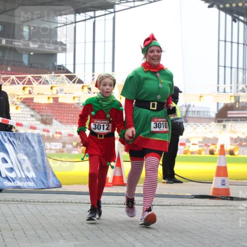 08.12.2024 - St. Pauli X-Mass-Run No. 14 H.Heesch http://msf.ph/oto/7495981 08.12.2024 10:08:11 Ziel 9, 11, 1297, 1685, 1867, 2350, 2501, 2504, 2505, 580, 2587, 2969, 3010, 3012 meine-sportfotos.de