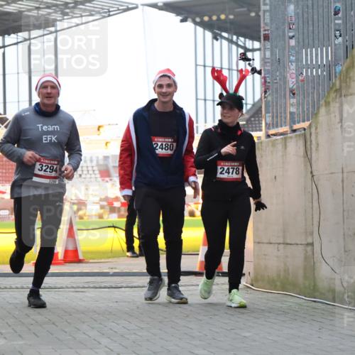08.12.2024 - St. Pauli X-Mass-Run No. 14 H.Heesch http://msf.ph/oto/7495987 08.12.2024 10:00:10 Ziel 100, 2932, 123, 2478, 2480, 2739, 2958, 3294 meine-sportfotos.de