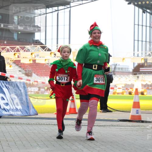 08.12.2024 - St. Pauli X-Mass-Run No. 14 H.Heesch http://msf.ph/oto/7495989 08.12.2024 10:08:11 Ziel 9, 11, 1297, 1685, 1867, 2350, 2501, 2504, 2505, 580, 2587, 2969, 3010, 3012 meine-sportfotos.de