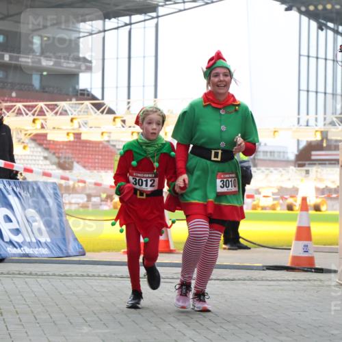 08.12.2024 - St. Pauli X-Mass-Run No. 14 H.Heesch http://msf.ph/oto/7496007 08.12.2024 10:08:11 Ziel 9, 11, 1297, 1685, 1867, 2350, 2501, 2504, 2505, 580, 2587, 2969, 3010, 3012 meine-sportfotos.de