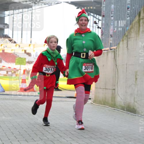 08.12.2024 - St. Pauli X-Mass-Run No. 14 H.Heesch http://msf.ph/oto/7496047 08.12.2024 10:08:12 Ziel 9, 11, 1297, 1685, 1867, 2350, 2501, 2504, 2505, 83, 328, 580, 2587, 2969, 3010, 3012 meine-sportfotos.de
