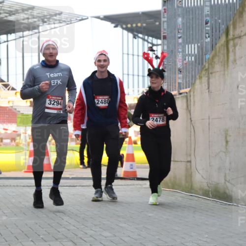 08.12.2024 - St. Pauli X-Mass-Run No. 14 H.Heesch http://msf.ph/oto/7496055 08.12.2024 10:00:11 Ziel 100, 2932, 123, 2478, 2480, 2739, 2958, 3294 meine-sportfotos.de