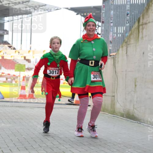 08.12.2024 - St. Pauli X-Mass-Run No. 14 H.Heesch http://msf.ph/oto/7496061 08.12.2024 10:08:12 Ziel 9, 11, 1297, 1685, 1867, 2350, 2501, 2504, 2505, 83, 328, 580, 2587, 2969, 3010, 3012 meine-sportfotos.de