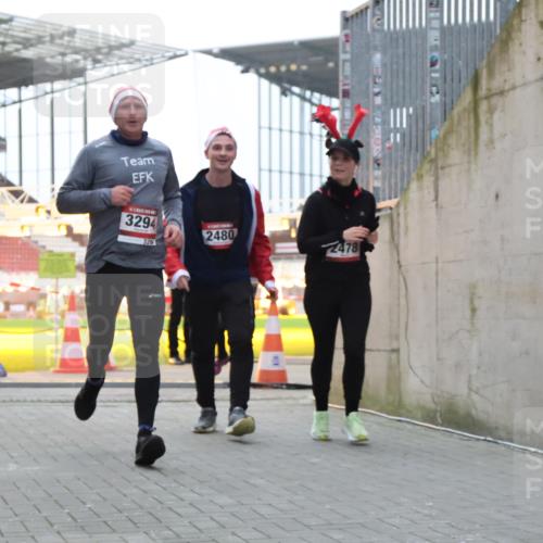 08.12.2024 - St. Pauli X-Mass-Run No. 14 H.Heesch http://msf.ph/oto/7496067 08.12.2024 10:00:11 Ziel 100, 2932, 123, 2478, 2480, 2739, 2958, 3294 meine-sportfotos.de
