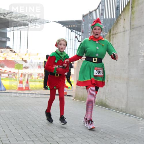 08.12.2024 - St. Pauli X-Mass-Run No. 14 H.Heesch http://msf.ph/oto/7496112 08.12.2024 10:08:13 Ziel 9, 11, 1297, 1867, 2350, 2501, 2504, 2505, 3010, 3012, 83, 328, 580, 2587, 2968, 2969, 3010, 3012 meine-sportfotos.de