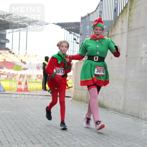 08.12.2024 - St. Pauli X-Mass-Run No. 14 H.Heesch http://msf.ph/oto/7496119 08.12.2024 10:08:13 Ziel 9, 11, 1297, 1867, 2350, 2501, 2504, 2505, 3010, 3012, 83, 328, 580, 2587, 2968, 2969, 3010, 3012 meine-sportfotos.de