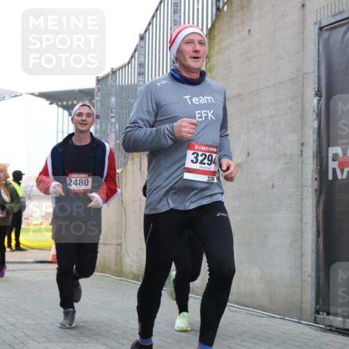 08.12.2024 - St. Pauli X-Mass-Run No. 14 H.Heesch http://msf.ph/oto/7496189 08.12.2024 10:00:12 Ziel 100, 2932, 3294, 123, 2478, 2480, 2739, 2958, 3294 meine-sportfotos.de