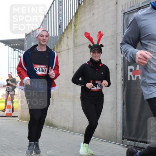 08.12.2024 - St. Pauli X-Mass-Run No. 14 H.Heesch http://msf.ph/oto/7496203 08.12.2024 10:00:13 Ziel 100, 2478, 2480, 2932, 3294, 123, 2478, 2480, 2739, 2958, 3294 meine-sportfotos.de