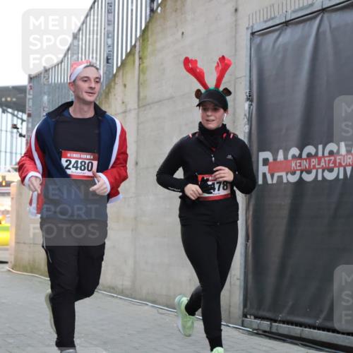 08.12.2024 - St. Pauli X-Mass-Run No. 14 H.Heesch http://msf.ph/oto/7496227 08.12.2024 10:00:13 Ziel 100, 2478, 2480, 2932, 3294, 123, 2478, 2480, 2739, 2958, 3294 meine-sportfotos.de