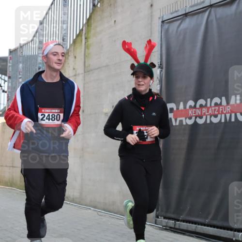 08.12.2024 - St. Pauli X-Mass-Run No. 14 H.Heesch http://msf.ph/oto/7496236 08.12.2024 10:00:13 Ziel 100, 2478, 2480, 2932, 3294, 123, 2478, 2480, 2739, 2958, 3294 meine-sportfotos.de