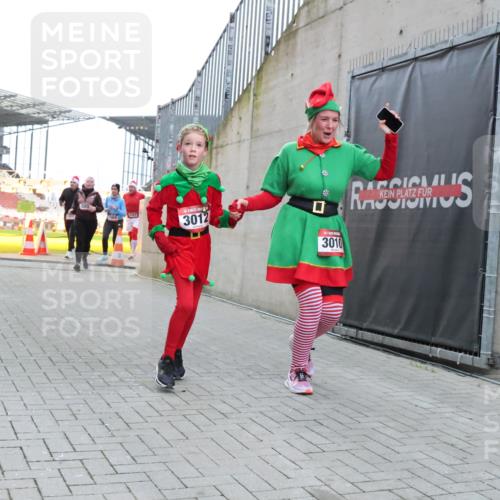 08.12.2024 - St. Pauli X-Mass-Run No. 14 H.Heesch http://msf.ph/oto/7496237 08.12.2024 10:08:14 Ziel 9, 11, 1297, 1867, 2350, 2501, 2504, 3010, 3012, 83, 309, 328, 580, 2587, 2716, 2968, 2969, 3010, 3012 meine-sportfotos.de