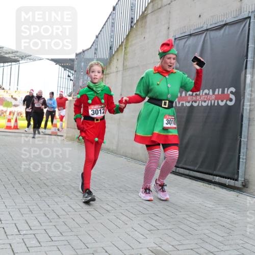 08.12.2024 - St. Pauli X-Mass-Run No. 14 H.Heesch http://msf.ph/oto/7496244 08.12.2024 10:08:14 Ziel 9, 11, 1297, 1867, 2350, 2501, 2504, 3010, 3012, 83, 309, 328, 580, 2587, 2716, 2968, 2969, 3010, 3012 meine-sportfotos.de