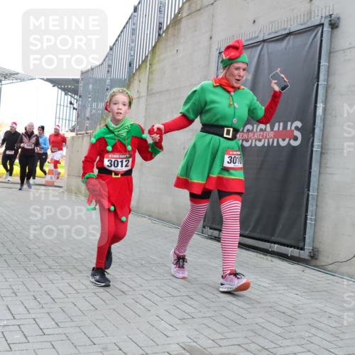 08.12.2024 - St. Pauli X-Mass-Run No. 14 H.Heesch http://msf.ph/oto/7496261 08.12.2024 10:08:14 Ziel 9, 11, 1297, 1867, 2350, 2501, 2504, 3010, 3012, 83, 309, 328, 580, 2587, 2716, 2968, 2969, 3010, 3012 meine-sportfotos.de
