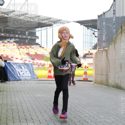 08.12.2024 - St. Pauli X-Mass-Run No. 14 H.Heesch http://msf.ph/oto/7496273 08.12.2024 10:00:15 Ziel 100, 2478, 2480, 2932, 2958, 3294, 123, 2478, 2480, 2739, 2958 meine-sportfotos.de