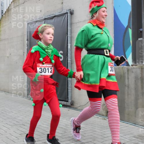 08.12.2024 - St. Pauli X-Mass-Run No. 14 H.Heesch http://msf.ph/oto/7496285 08.12.2024 10:08:15 Ziel 9, 11, 1297, 1867, 2350, 2501, 3010, 3012, 83, 309, 328, 580, 1390, 2587, 2716, 2968, 2969, 3010, 3012 meine-sportfotos.de