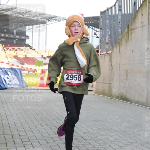 08.12.2024 - St. Pauli X-Mass-Run No. 14 H.Heesch http://msf.ph/oto/7496318 08.12.2024 10:00:15 Ziel 100, 2478, 2480, 2932, 2958, 3294, 123, 2478, 2480, 2739, 2958 meine-sportfotos.de