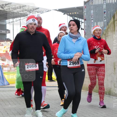 08.12.2024 - St. Pauli X-Mass-Run No. 14 H.Heesch http://msf.ph/oto/7496345 08.12.2024 10:08:18 Ziel 11, 580, 1297, 2350, 2501, 3010, 3012, 83, 309, 328, 580, 1048, 1058, 1390, 2587, 2716, 2968, 2969 meine-sportfotos.de