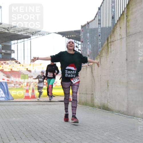 08.12.2024 - St. Pauli X-Mass-Run No. 14 H.Heesch http://msf.ph/oto/7496351 08.12.2024 10:00:16 Ziel 100, 2478, 2480, 2932, 2958, 3294, 123, 2739, 2958 meine-sportfotos.de