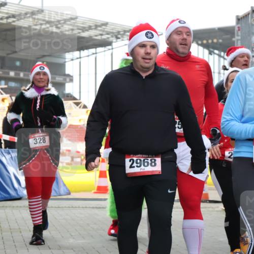 08.12.2024 - St. Pauli X-Mass-Run No. 14 H.Heesch http://msf.ph/oto/7496353 08.12.2024 10:08:19 Ziel 580, 1297, 2350, 2501, 2587, 2969, 3010, 3012, 83, 309, 328, 580, 1048, 1058, 1390, 2587, 2716, 2945, 2968, 2969 meine-sportfotos.de